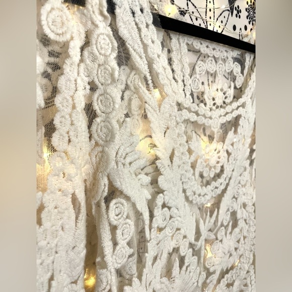 Beautiful lace semi sheer long sleeve blouse, floral embroidery, size M - Picture 4 of 8